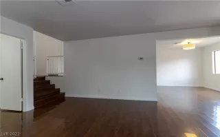 Photo #5: 2263805 Listing