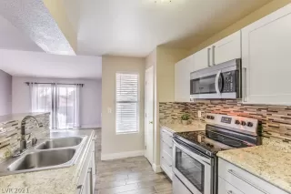 Photo #5: 2263827 Listing