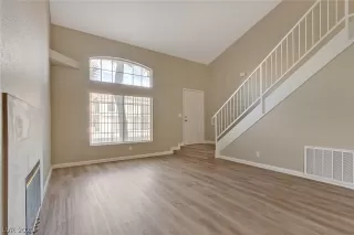 Photo #3: 2263912 Listing