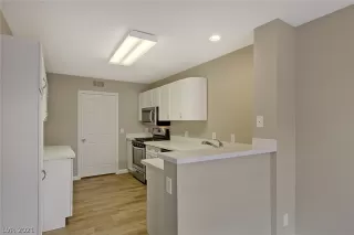 Photo #6: 2263912 Listing