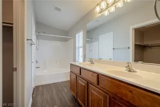 Photo #3: 2263942 Listing