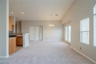 Photo #5: 2263942 Listing