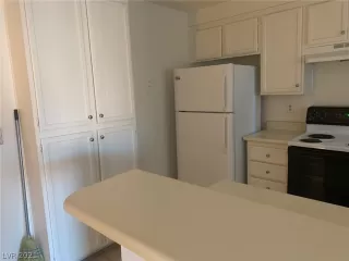 Photo #3: 2263978 Listing