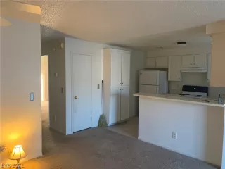 Photo #5: 2263978 Listing