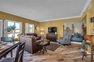 Photo #5: 2263986 Listing