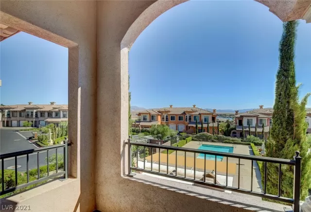 MLS: 2263990 Condo For Sale