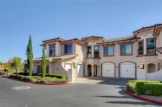 Photo #1: 2263990 Listing