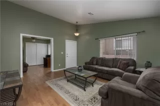 Photo #4: 2264072 Listing