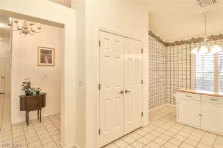 Photo #6: 2264146 Listing