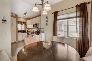 Photo #4: 2264231 Listing