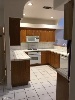 Photo #6: 2264298 Listing