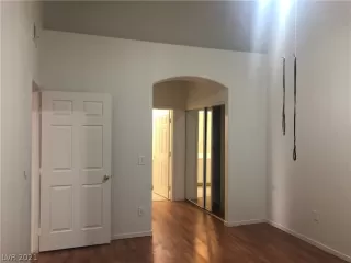 Photo #4: 2264306 Listing