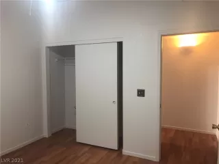 Photo #5: 2264306 Listing