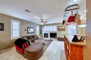 Photo #5: 2264330 Listing