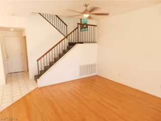 Photo #6: 2264358 Listing