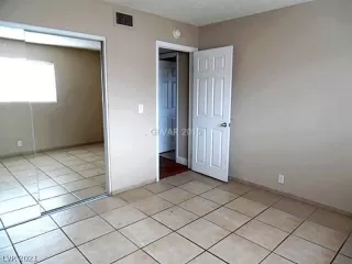 Photo #4: 2264379 Listing