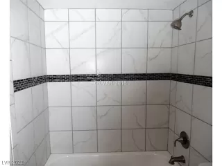 Photo #6: 2264379 Listing