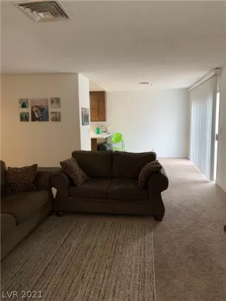 Photo #4: 2264389 Listing