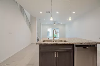 Photo #5: 2264535 Listing 