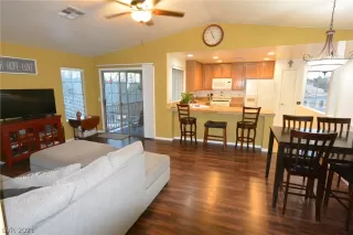 Photo #4: 2264687 Listing