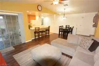 Photo #5: 2264687 Listing