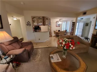 Photo #3: 2264693 Listing