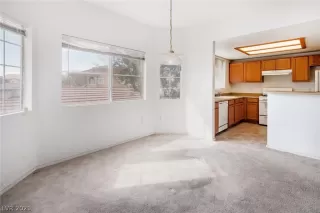 Photo #6: 2264708 Listing