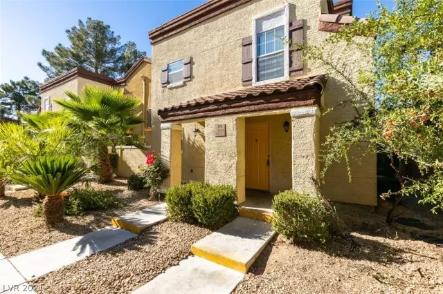 MLS: 2264738 Condo For Sale