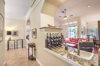 Photo #5: 2264747 Listing