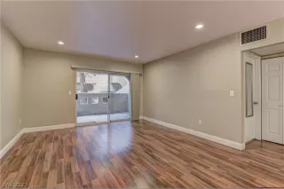 Photo #2: 2264877 Listing