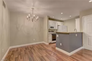 Photo #5: 2264877 Listing