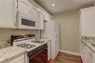 Photo #6: 2264877 Listing