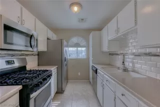 Photo #4: 2264880 Listing