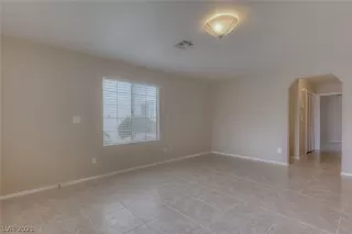 Photo #6: 2264880 Listing