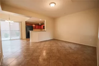 Photo #6: 2264959 Listing