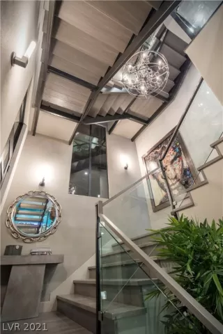 Photo #1: 2264987 Listing