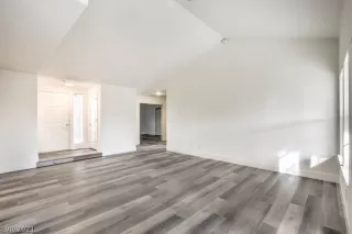 Photo #4: 2265081 Listing