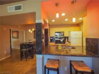 Photo #3: 2265118 Listing 