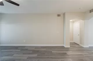 Photo #6: 2265184 Listing