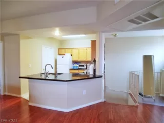 Photo #6: 2265294 Listing