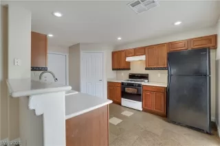 Photo #3: 2265353 Listing