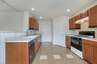 Photo #4: 2265353 Listing