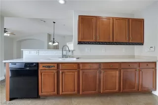 Photo #5: 2265353 Listing