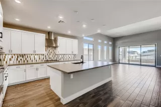 Photo #5: 2265407 Listing 