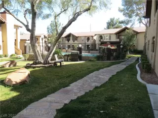 Photo #2: 2265408 Listing