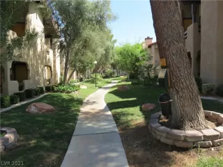 Photo #4: 2265408 Listing