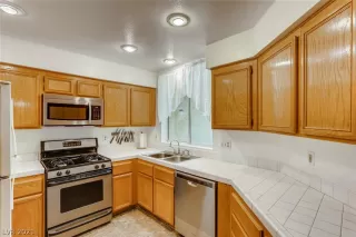 Photo #4: 2265421 Listing