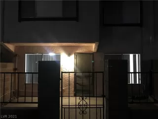 Photo #2: 2265497 Listing