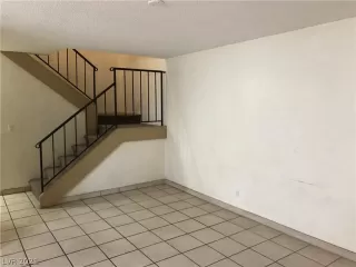 Photo #4: 2265497 Listing