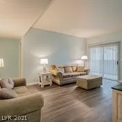 Photo #4: 2265575 Listing